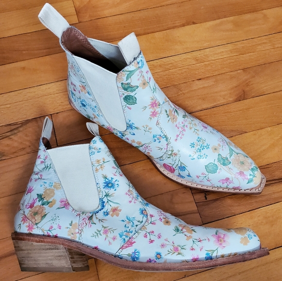 Free People Shoes - Free People Beau Floral Western Chelsea Boot